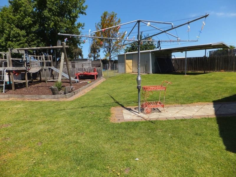17 Davies Street, Bairnsdale VIC 3875