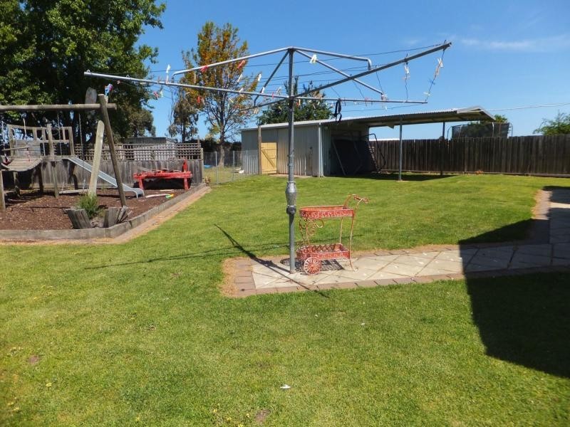 17 Davies Street, Bairnsdale VIC 3875