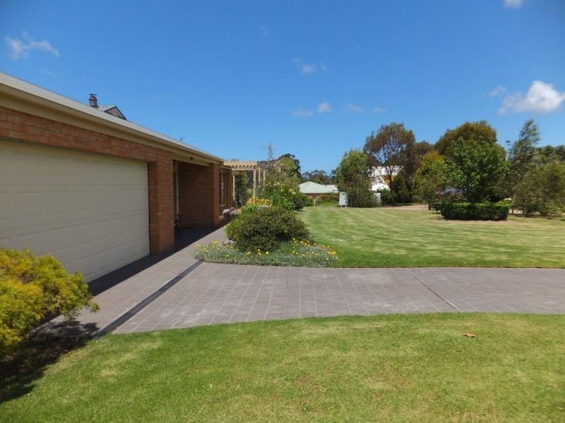 29 Tamhaven Drive, Swan Reach VIC 3903