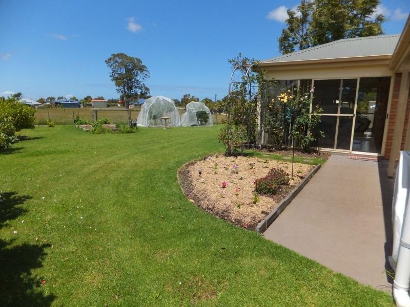 29 Tamhaven Drive, Swan Reach VIC 3903