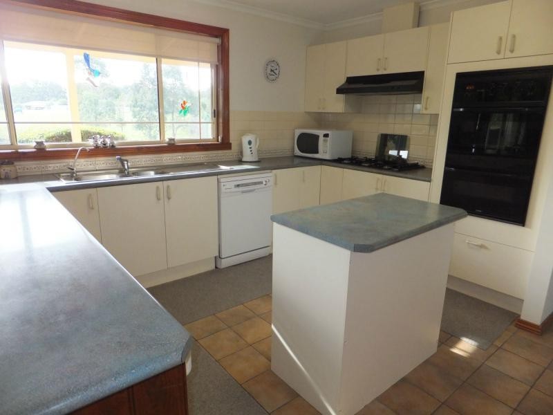 34 Amberly Drive, Nicholson VIC 3882