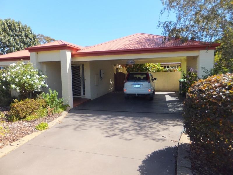 4 Charlton Place, Bairnsdale VIC 3875