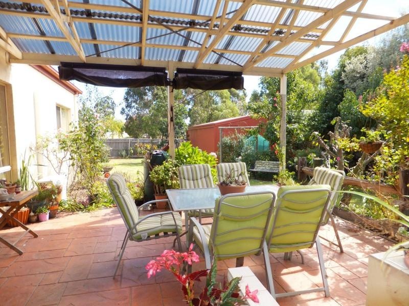 4 Charlton Place, Bairnsdale VIC 3875