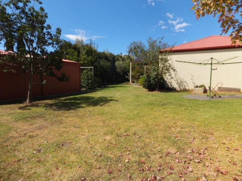 4 Charlton Place, Bairnsdale VIC 3875