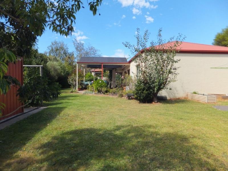 4 Charlton Place, Bairnsdale VIC 3875