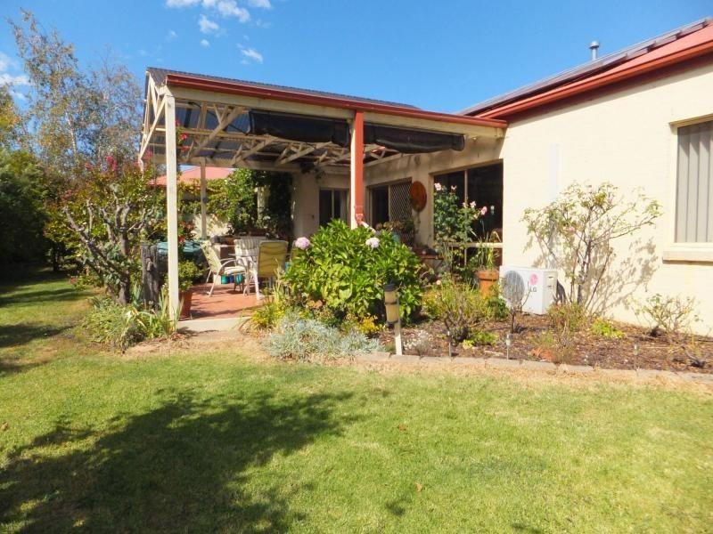 4 Charlton Place, Bairnsdale VIC 3875