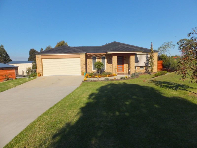 27 Tamhaven Drive, Swan Reach VIC 3903