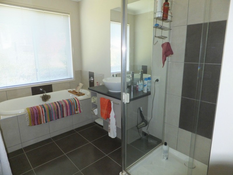 27 Tamhaven Drive, Swan Reach VIC 3903