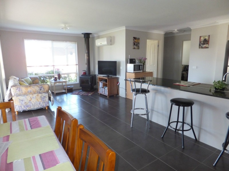 27 Tamhaven Drive, Swan Reach VIC 3903