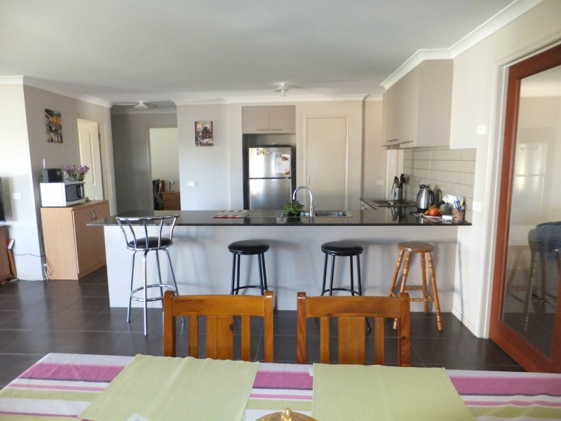 27 Tamhaven Drive, Swan Reach VIC 3903