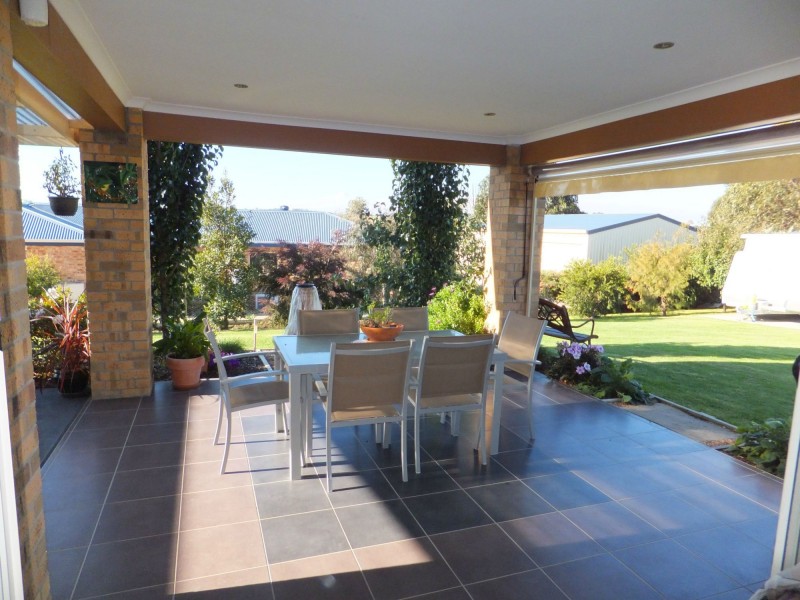 27 Tamhaven Drive, Swan Reach VIC 3903