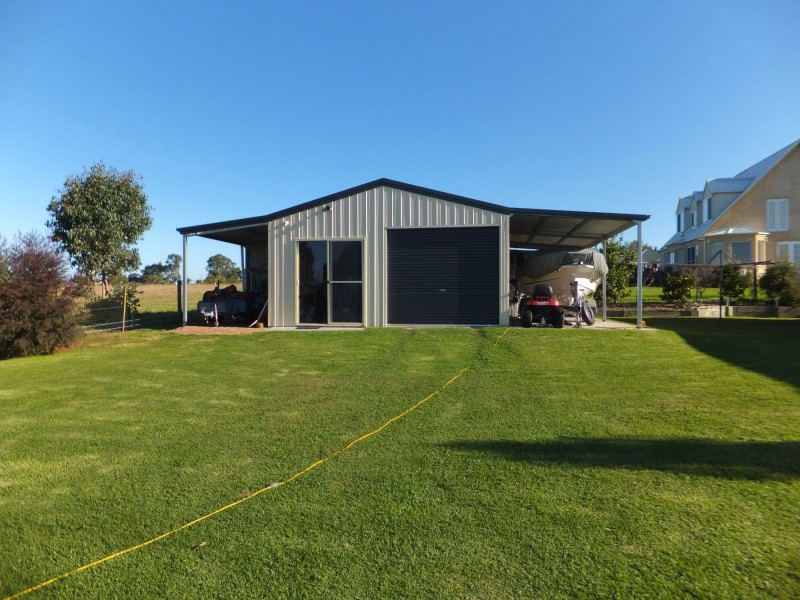 27 Tamhaven Drive, Swan Reach VIC 3903