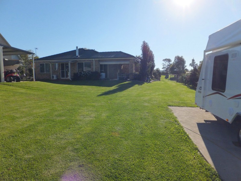 27 Tamhaven Drive, Swan Reach VIC 3903