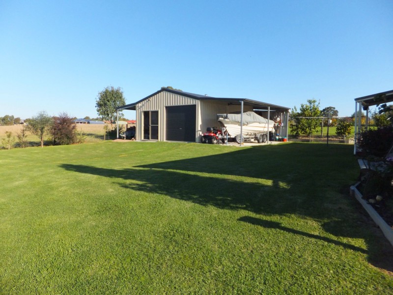 27 Tamhaven Drive, Swan Reach VIC 3903