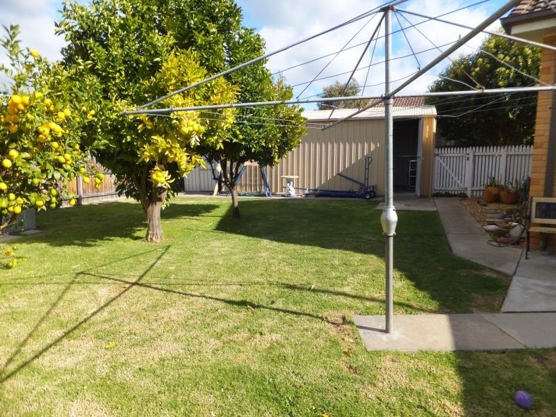 16 Glenda Court, Bairnsdale VIC 3875