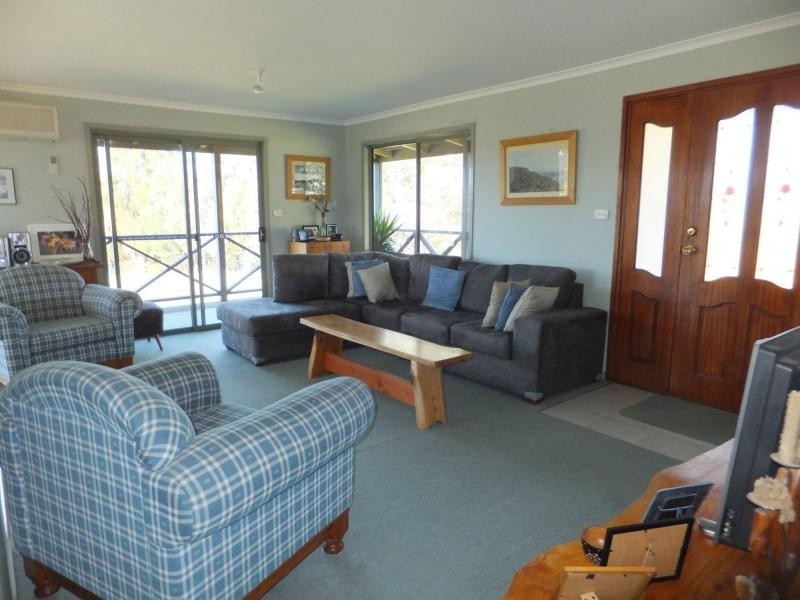 1035 Great Alpine Road, Sarsfield VIC 3875