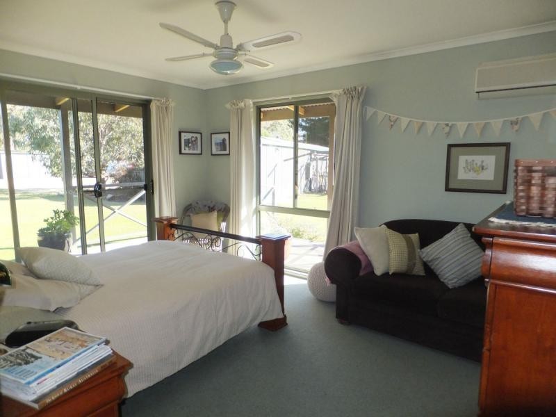 1035 Great Alpine Road, Sarsfield VIC 3875