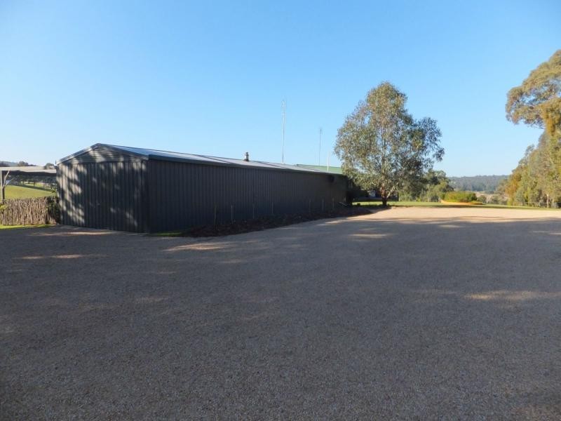 1035 Great Alpine Road, Sarsfield VIC 3875