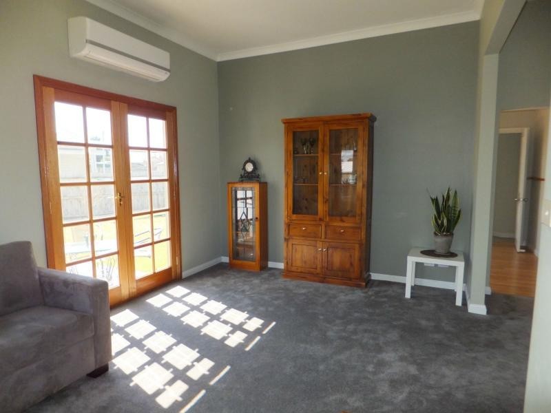 8 Charles Street, Bairnsdale VIC 3875