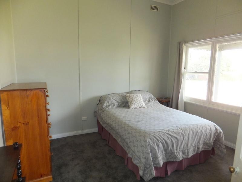 8 Charles Street, Bairnsdale VIC 3875