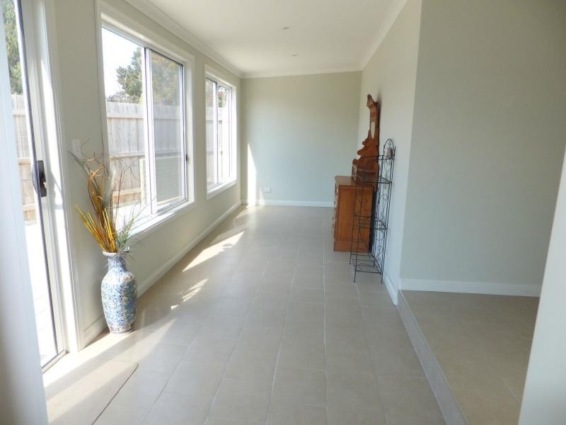 8 Charles Street, Bairnsdale VIC 3875