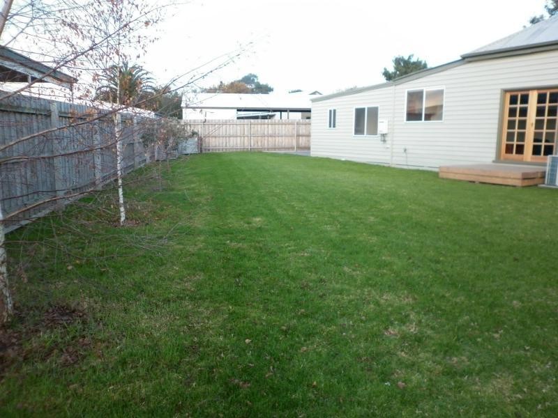 8 Charles Street, Bairnsdale VIC 3875