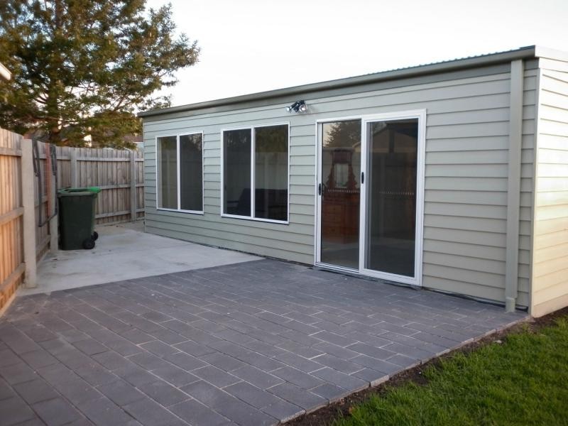 8 Charles Street, Bairnsdale VIC 3875