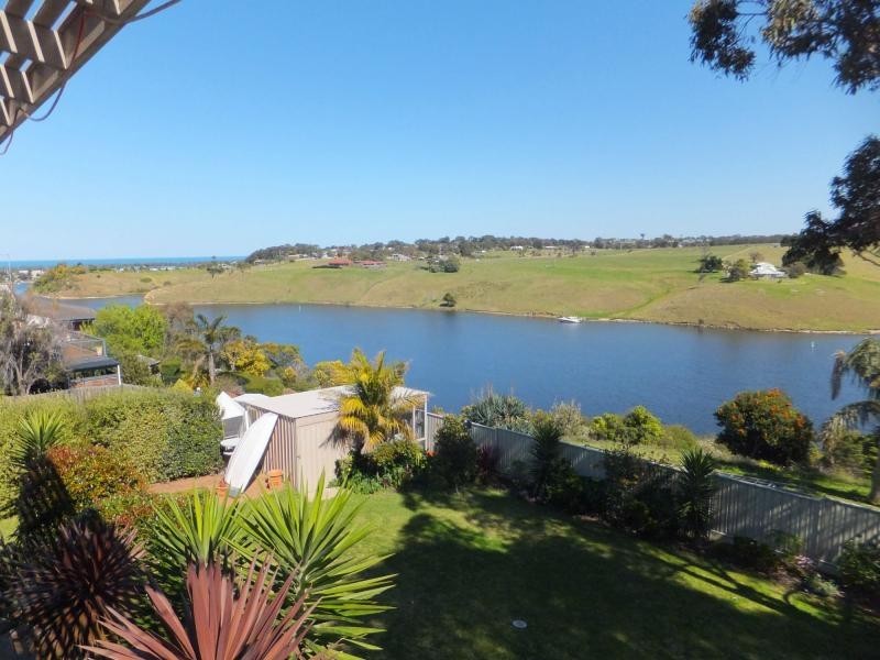 2 Bass Close, Lakes Entrance VIC 3909