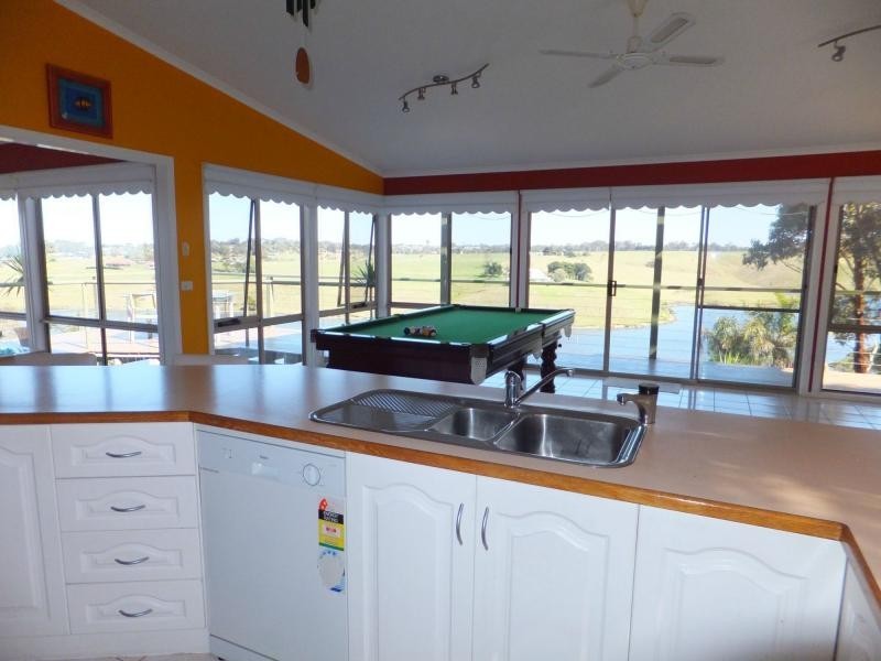 2 Bass Close, Lakes Entrance VIC 3909