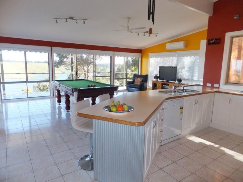 2 Bass Close, Lakes Entrance VIC 3909