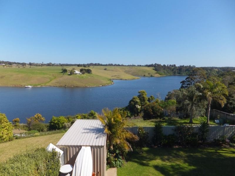2 Bass Close, Lakes Entrance VIC 3909