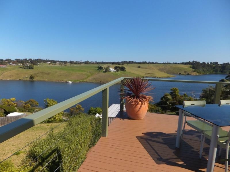 2 Bass Close, Lakes Entrance VIC 3909