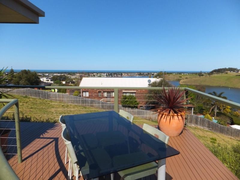 2 Bass Close, Lakes Entrance VIC 3909