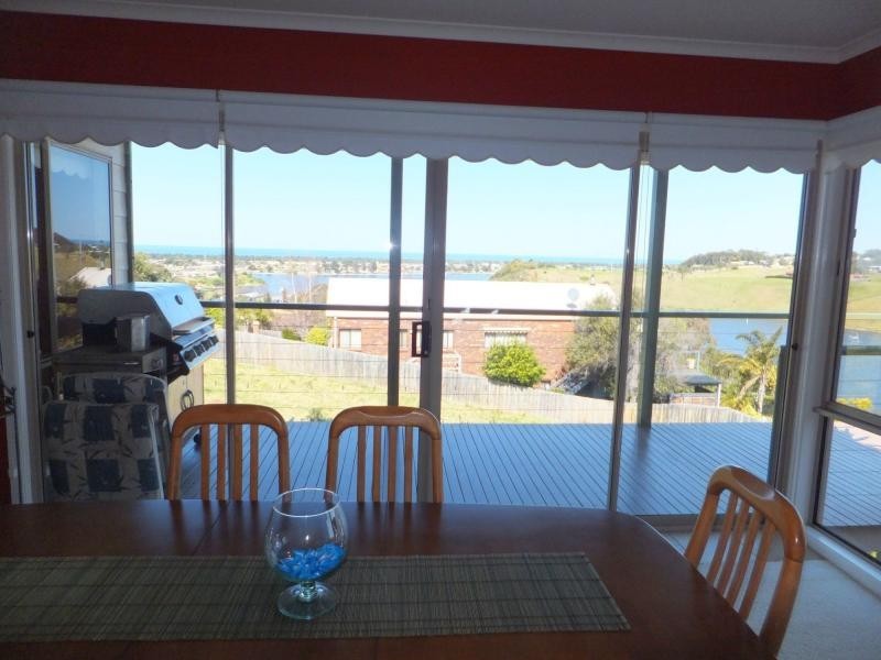 2 Bass Close, Lakes Entrance VIC 3909