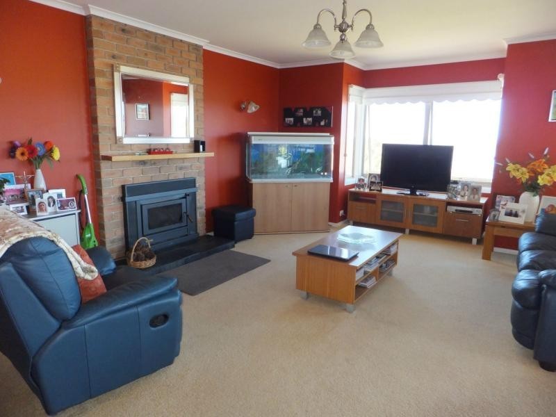2 Bass Close, Lakes Entrance VIC 3909