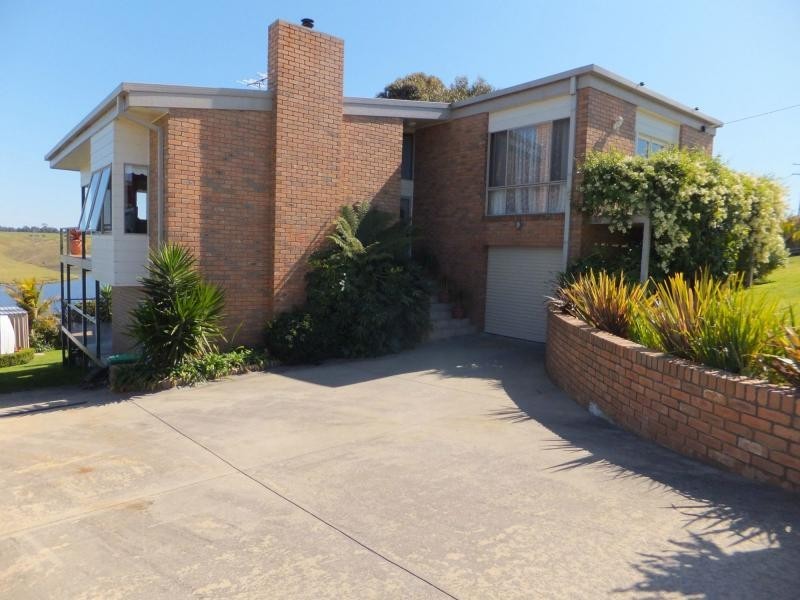 2 Bass Close, Lakes Entrance VIC 3909