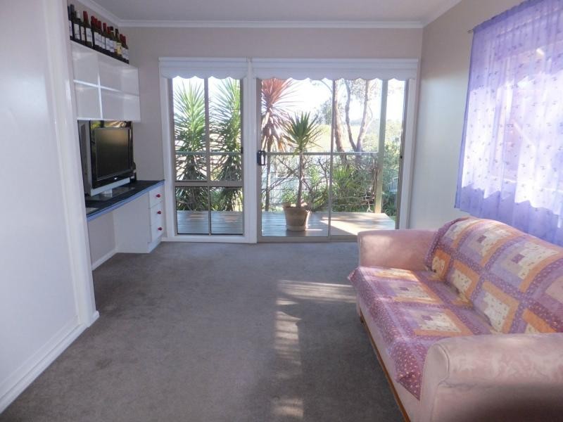 2 Bass Close, Lakes Entrance VIC 3909