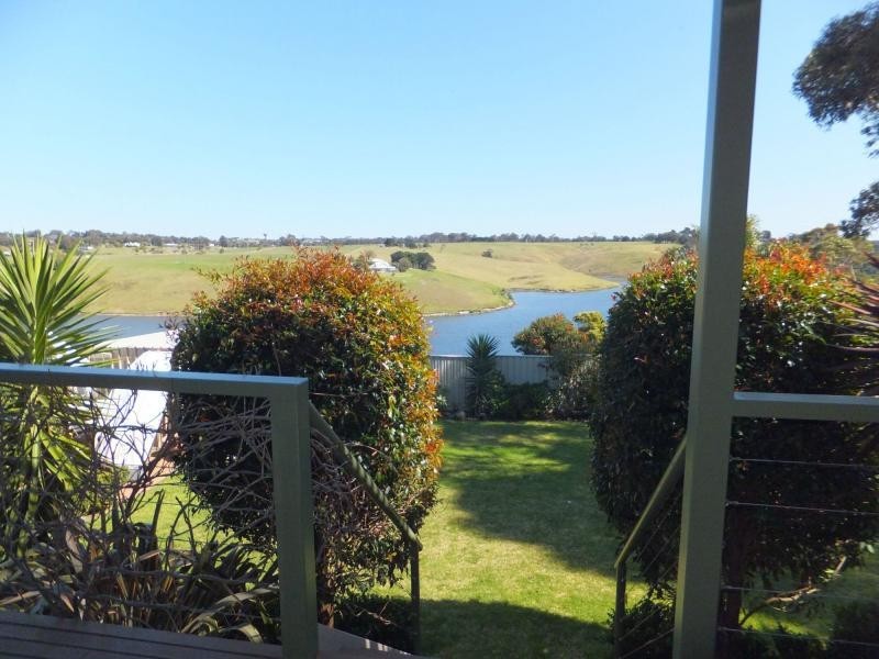 2 Bass Close, Lakes Entrance VIC 3909