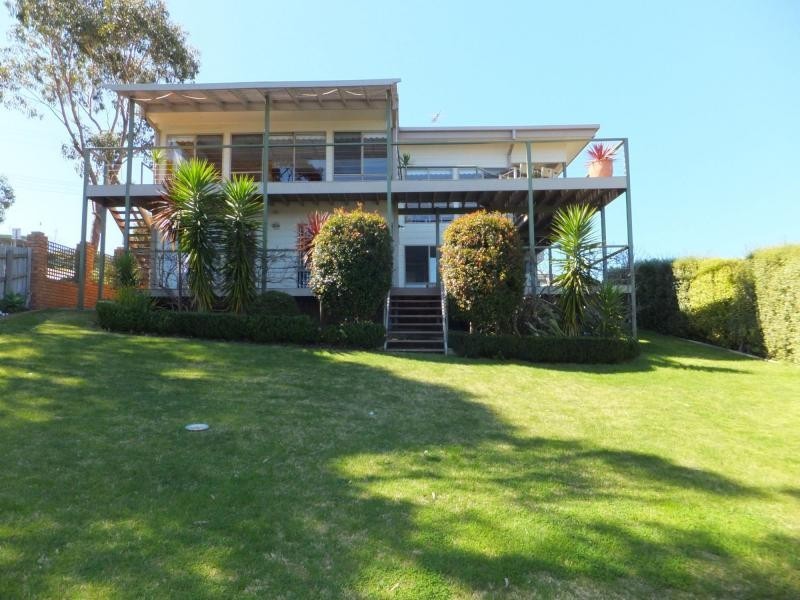 2 Bass Close, Lakes Entrance VIC 3909