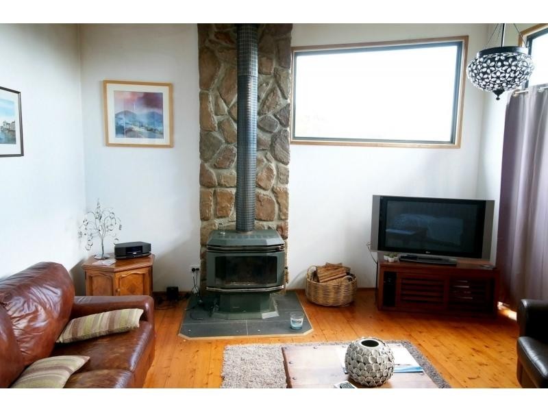 12 Campbell Grove, Lakes Entrance VIC 3909