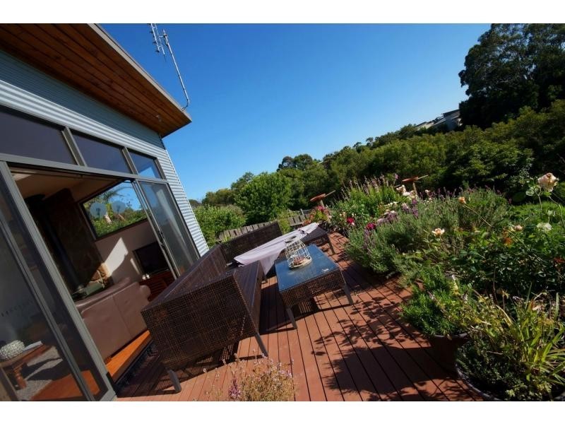 12 Campbell Grove, Lakes Entrance VIC 3909