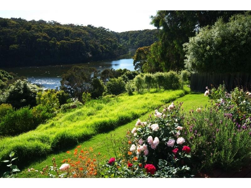 12 Campbell Grove, Lakes Entrance VIC 3909