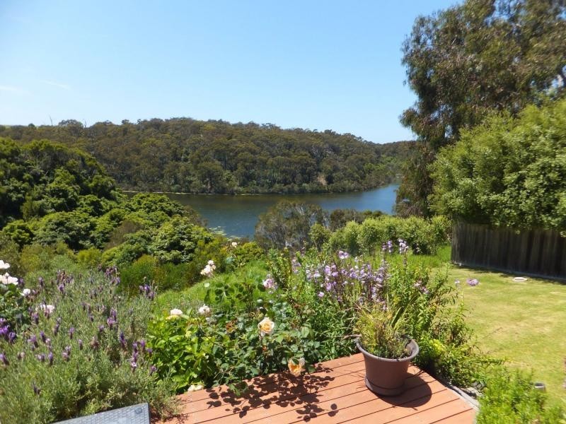 12 Campbell Grove, Lakes Entrance VIC 3909