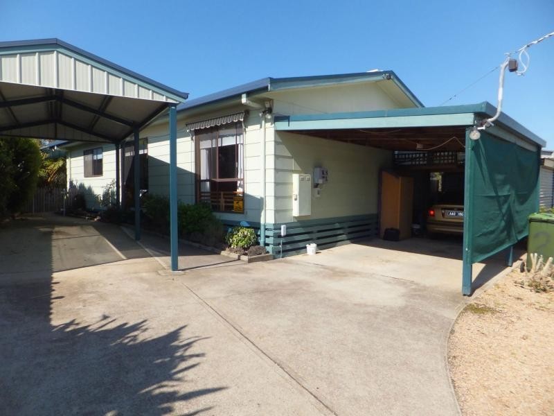 2 Hill Court, Lakes Entrance VIC 3909