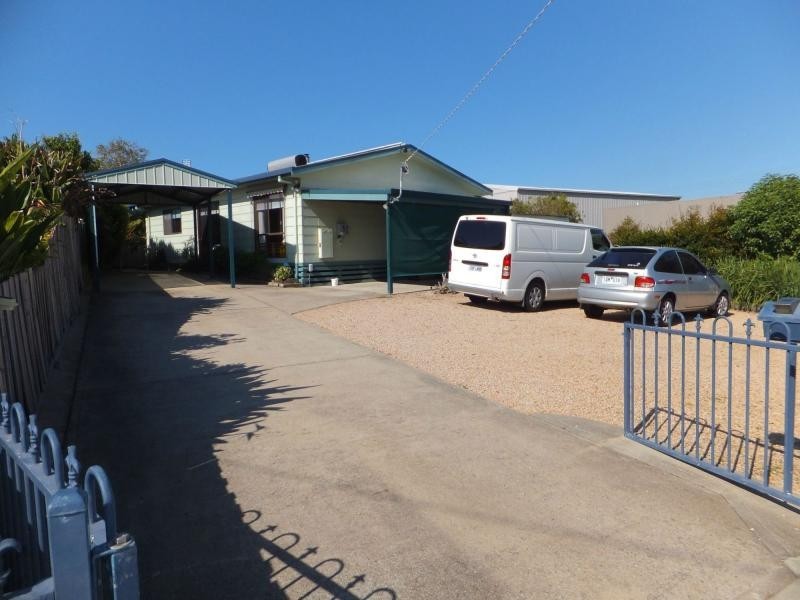 2 Hill Court, Lakes Entrance VIC 3909