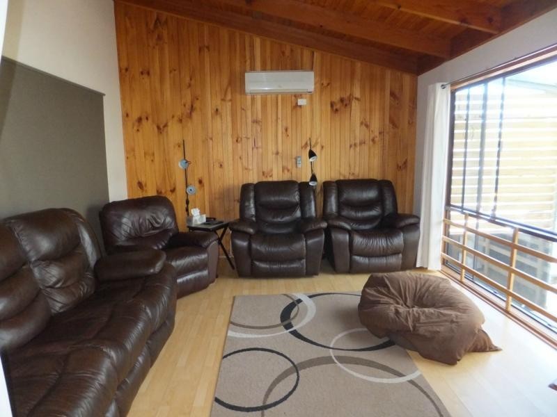 2 Hill Court, Lakes Entrance VIC 3909