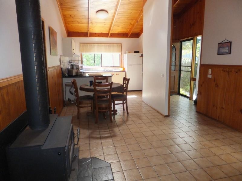 2 Hill Court, Lakes Entrance VIC 3909