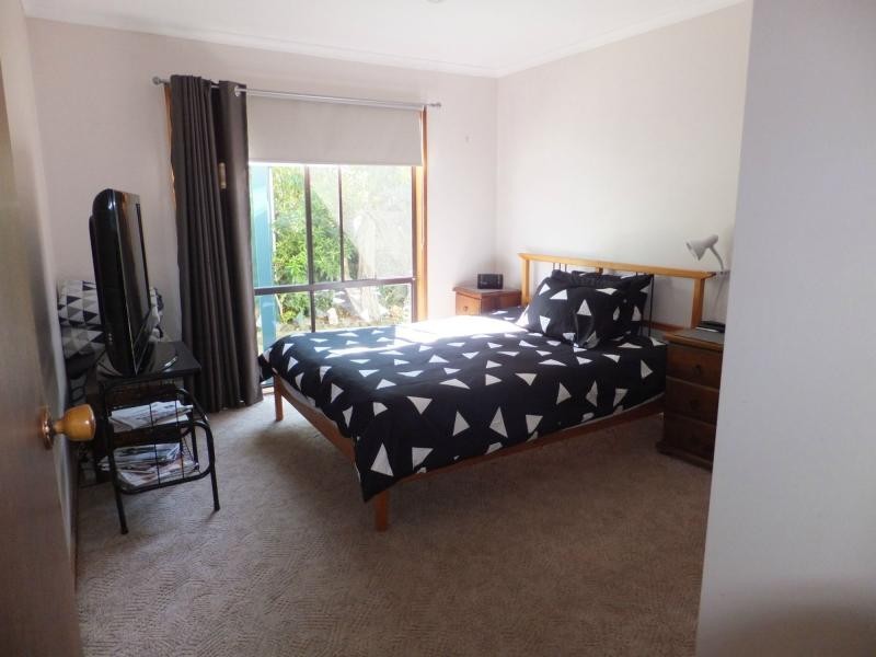 2 Hill Court, Lakes Entrance VIC 3909