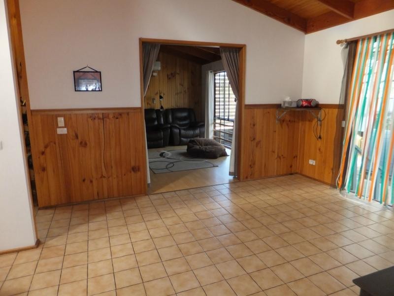 2 Hill Court, Lakes Entrance VIC 3909