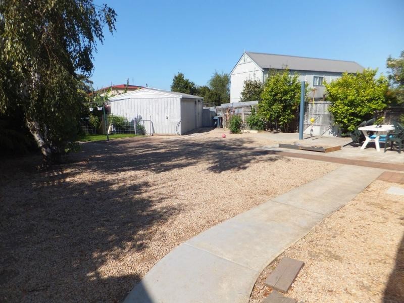 2 Hill Court, Lakes Entrance VIC 3909